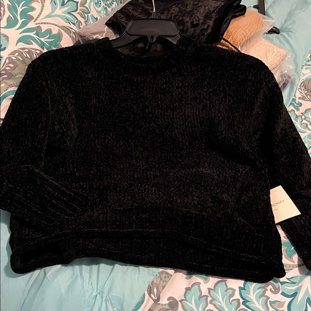 NWT Cynthia Rowley Black Chenille Cropped Crew Neck Sweater Medium - Picture 2 of 12
